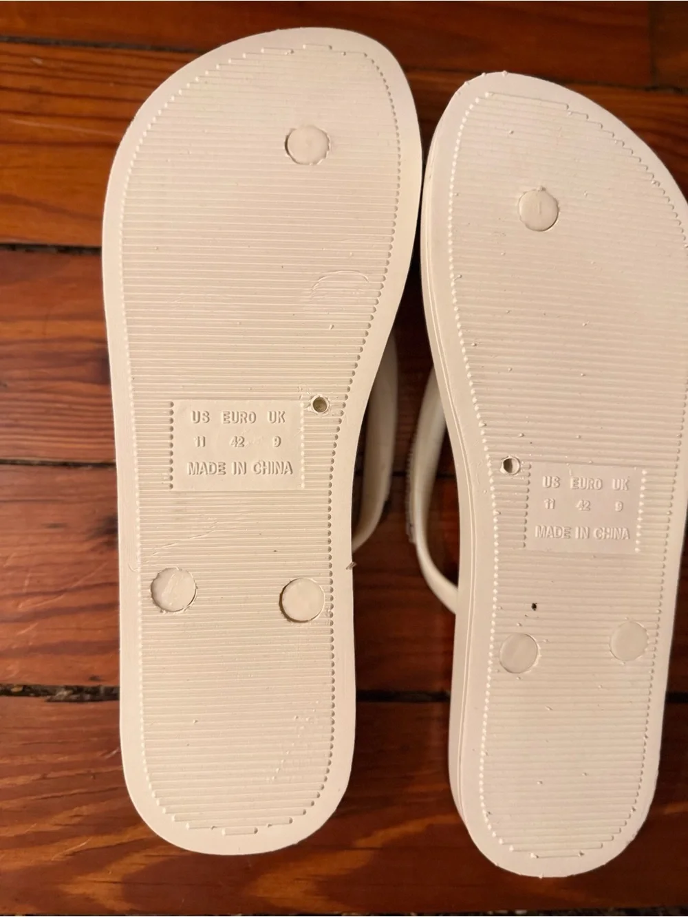 Capelli New York Ladies Flip Flops White with Rhinestones Size 11 New